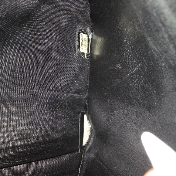 CHANEL CC Logo Black Caviar Skin Bifold Wallet Wallet is in great shape - Picture 4 of 8